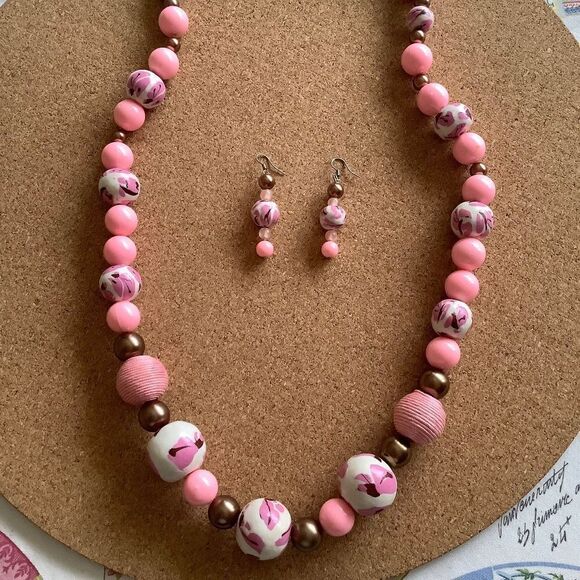 NWOT PINK SPRING EASTER HAND MADE PAINTED BEADS LONG NECKLACE EARRINGS SET - Picture 4 of 11